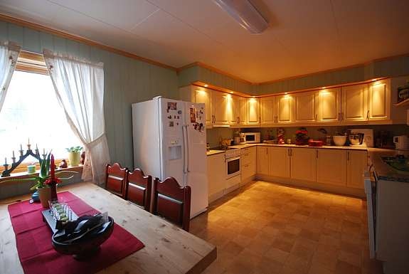 kjøkken med spiseplass Galleribilde