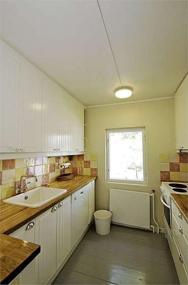 Nyere kjøkken med oppvaskmaskin Galleribilde