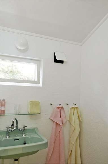 Bas med flislagt dusjhjørne Galleribilde