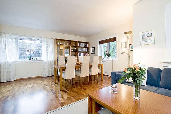 Stue med god plass til spisebord Galleribilde