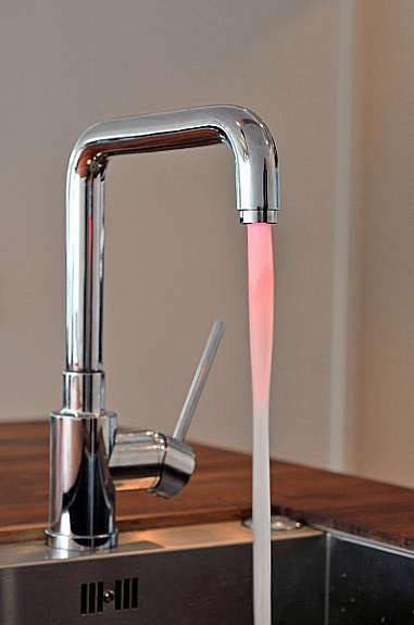 Vannkrane med farge Galleribilde