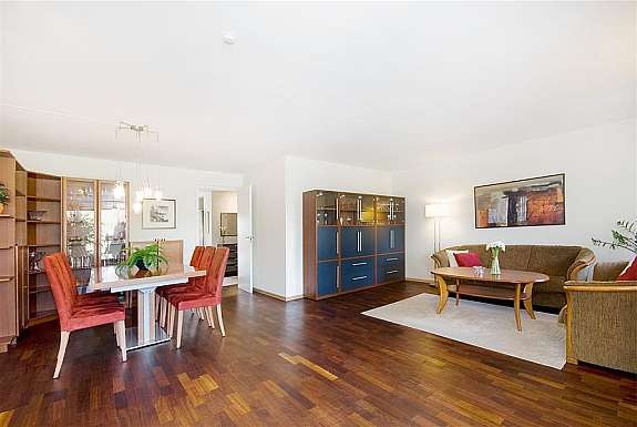 Stue/spiseplass Galleribilde