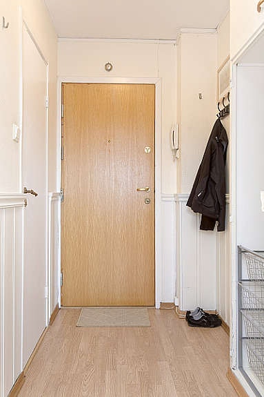 Entré med skapplass. Galleribilde