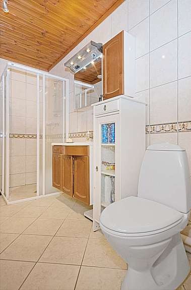 bad tilhørende leilighet i underetasjen Galleribilde