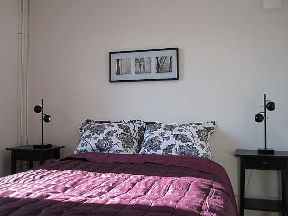 Stort soverom m/garderobeskap og dobbeltseng Galleribilde