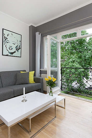 Fransk balkong med utsikt mot Oscars gate. Galleribilde