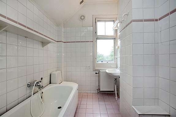 Bad/wc med badekar og dusj Galleribilde