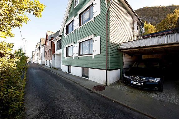 fasade m/carport Galleribilde