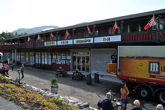 Sommaren 2010 opna ny, stor butikk, fem minutt til fots frå byggefeltet. Galleribilde