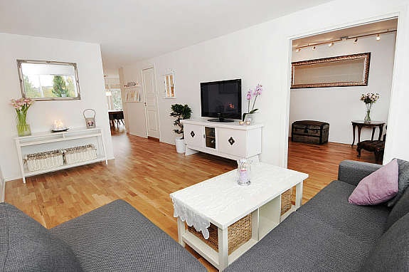 Stuen sett mot kjøkkenet Galleribilde