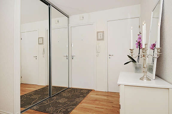 Entre med god plass til sko og yttertøy Galleribilde