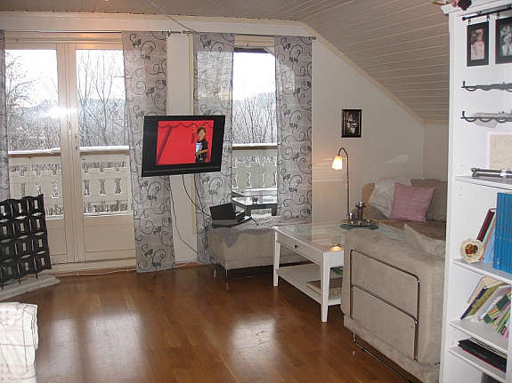 Stue med utgang til balkong. Living with access to balcony / terrace Galleribilde