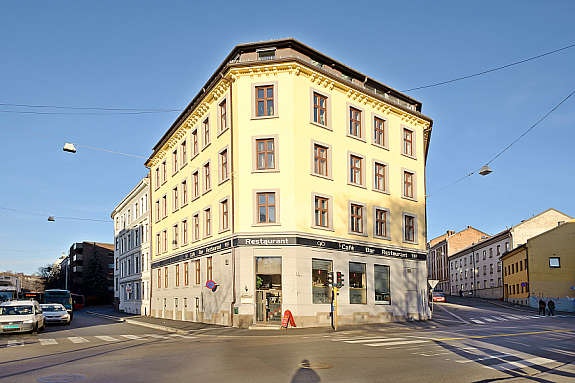 Fasade mot Alexander Kiellands plass. Galleribilde