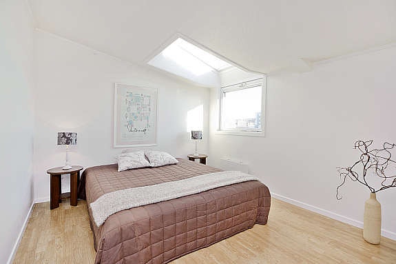 Soverom med garderobeskap. Galleribilde