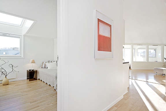 Leiligheten er gjennomgående i lyse og trivelige farger. Galleribilde