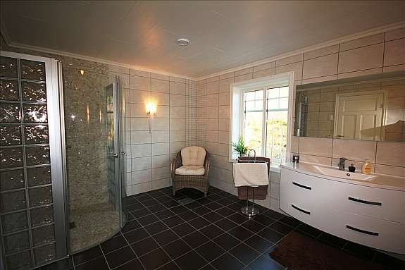 Bad 2. etg Galleribilde