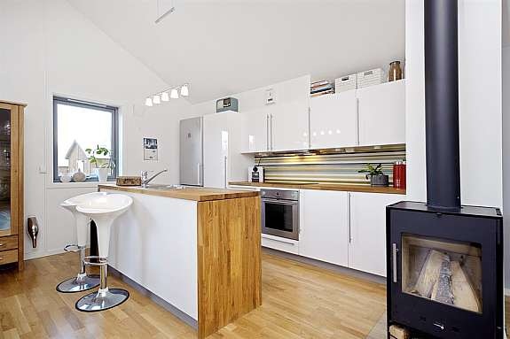 peisovn mellom kjøkken og stue Galleribilde