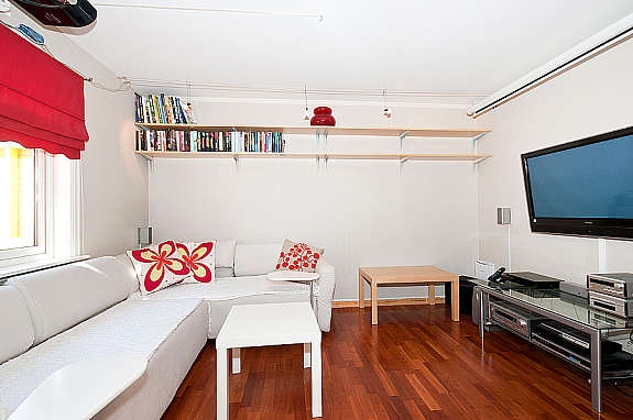 TV-stue i tilknytning til hovedstuen. Galleribilde