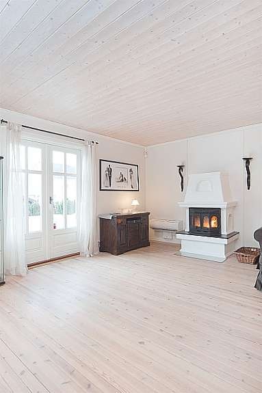 Utgang til terrasse fra stue. Galleribilde