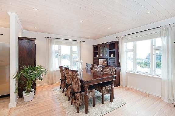 God plass til spisebord Galleribilde