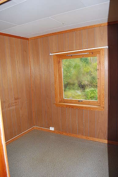 Soverom 3
Har tidligere vært hybelkjøkken og har varmt/kaldvann koblet inn i rommet. Galleribilde