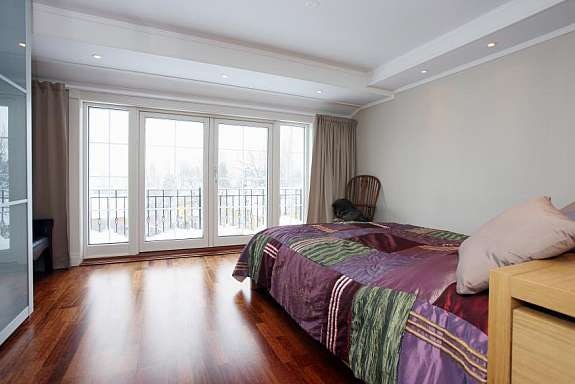 Hovedsoverom med balkong og utsikt Galleribilde