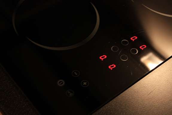 Keramisk platetopp med touchpanel. Galleribilde