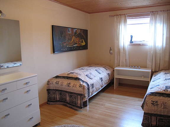 nr. 3 med to enkle senger Galleribilde