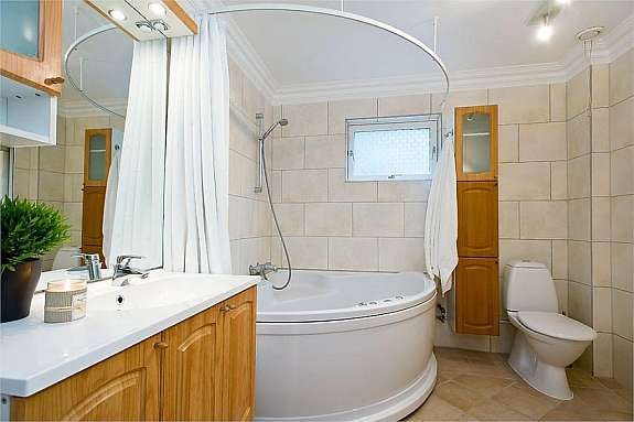 Badet ble pusset opp i 2005. Gulvvarme. Galleribilde