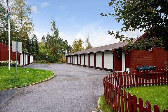 Én garasjeplass følger leiligheten. Elektrisk portåpner m/fjernkontroll. Galleribilde