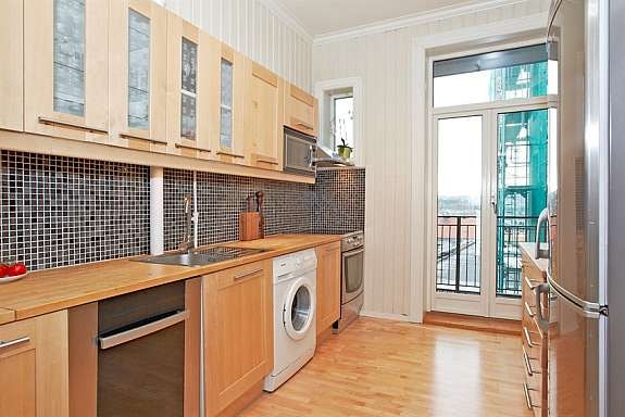 Kjøkken med god benkeplass og utgang balkong Galleribilde