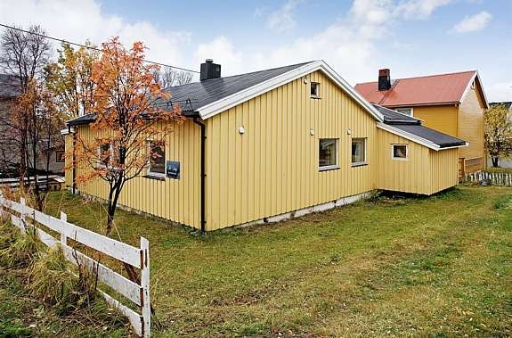 Fasade, adkomst for bil. Galleribilde