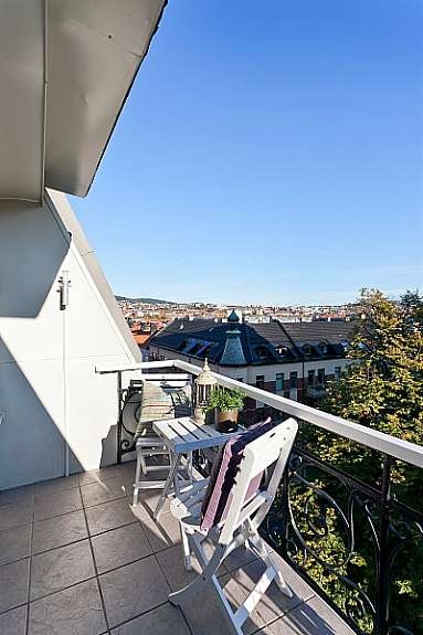 Balkong på 4,5 kvm morgensol og utsikt. Utg stue Galleribilde