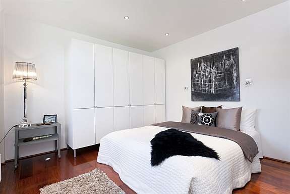 Soverom I med mye skapplass Galleribilde