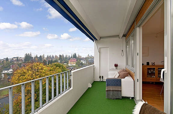 Sydvendt balkong på ca 10 kvm, med utgang fra stue Galleribilde