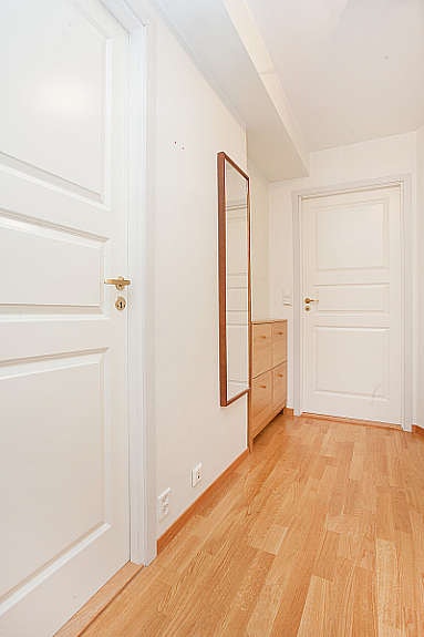 Lyst og trivelig inngangsparti Galleribilde