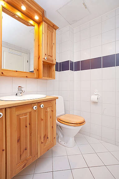 Baderomsinnrening med nedfelt servant Galleribilde