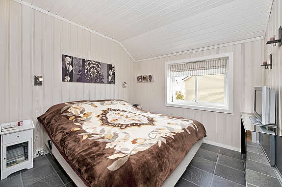 Hovedsoverom med innebygget skyvedørsgarderobe Galleribilde