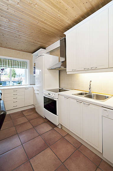 Profilerte fronter med laminat benkeplate Galleribilde