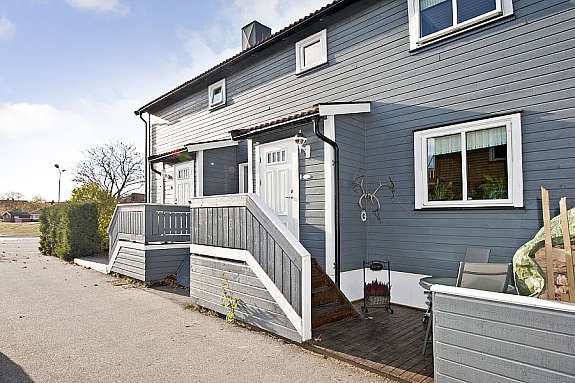 Inngangsparti med koselig uteplass Galleribilde