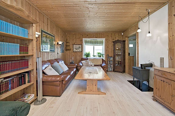 Stuen har god plass til både spisestue og sofasalong Galleribilde