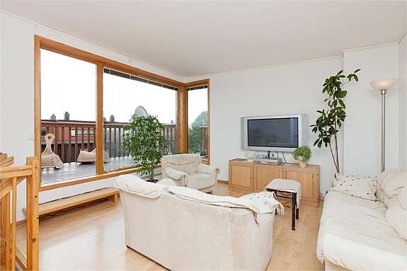 Loftstue med utgang til takterrasse Galleribilde