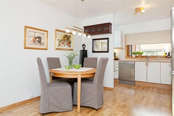 Kjøkken med spiseplass Galleribilde