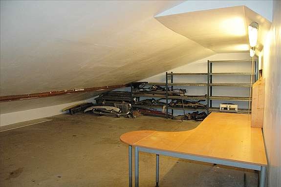 Stort fullisolert garasjeloft med masse lagringsplass Galleribilde