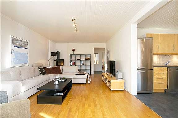 Stue med åpen kjøkkenløsning Galleribilde