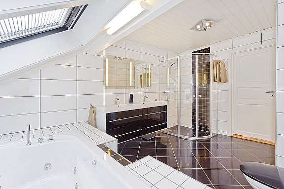 Gulvvarme på badet. Galleribilde