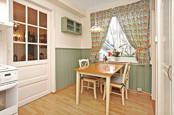 Kjøkken med spiseplass Galleribilde