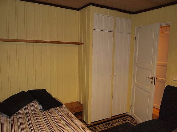 Soverom, god skapplass Galleribilde