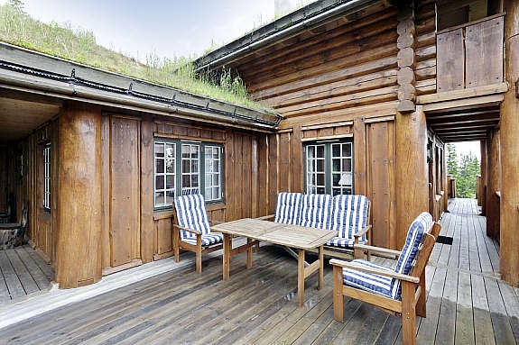 Utgang fra stuedel til terrasse arealer på tilsammen 67 m2. Galleribilde