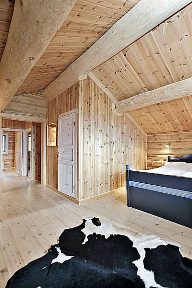 Trappegang / oppstuggu /soverom. Galleribilde